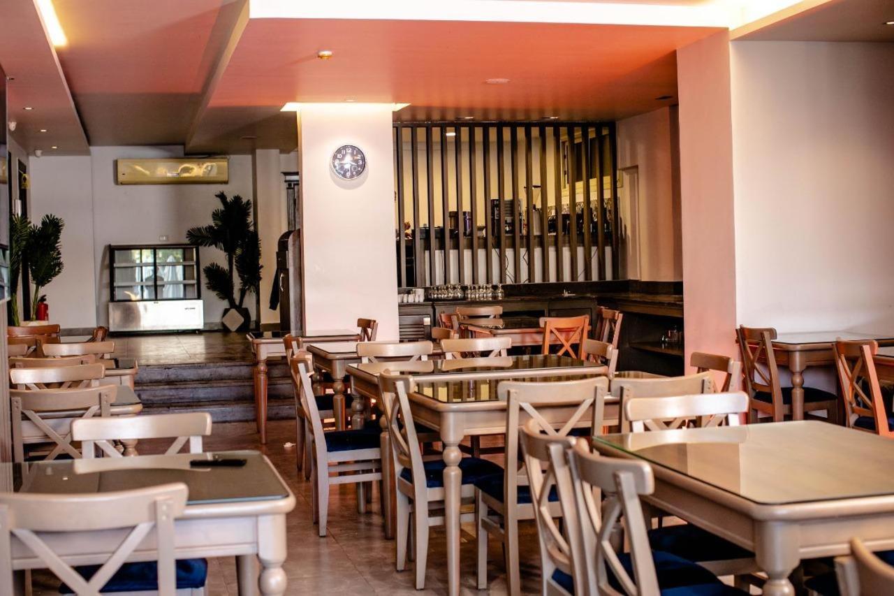 Pyramids Oasis Hotel Kafret el-Gabal Екстериор снимка